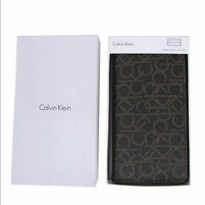 Calvin Klein Zip Around Continental Wallet
